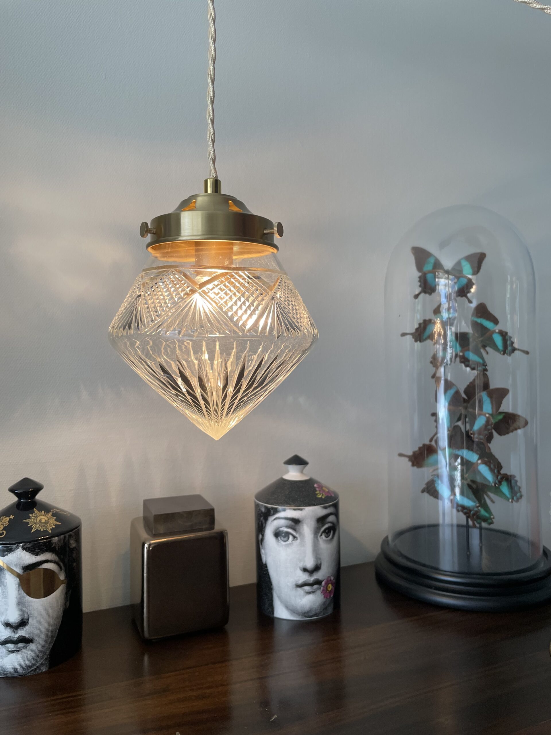 7 raisons de choisir une lampe en verre pour illuminer et décorer votre intérieur
